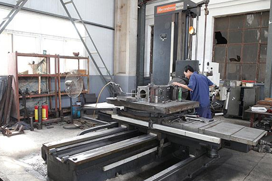 Boring machines are divided into horizontal boring machines, floor boring and milling machines, diamond boring machines and jig boring machines.
